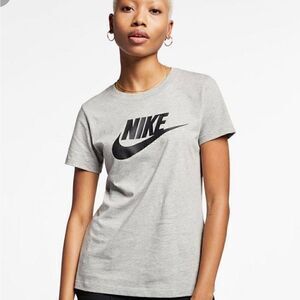 Nike Women's Sportswear Essential Futura Icon T-shirt, sport athletic shirt,top